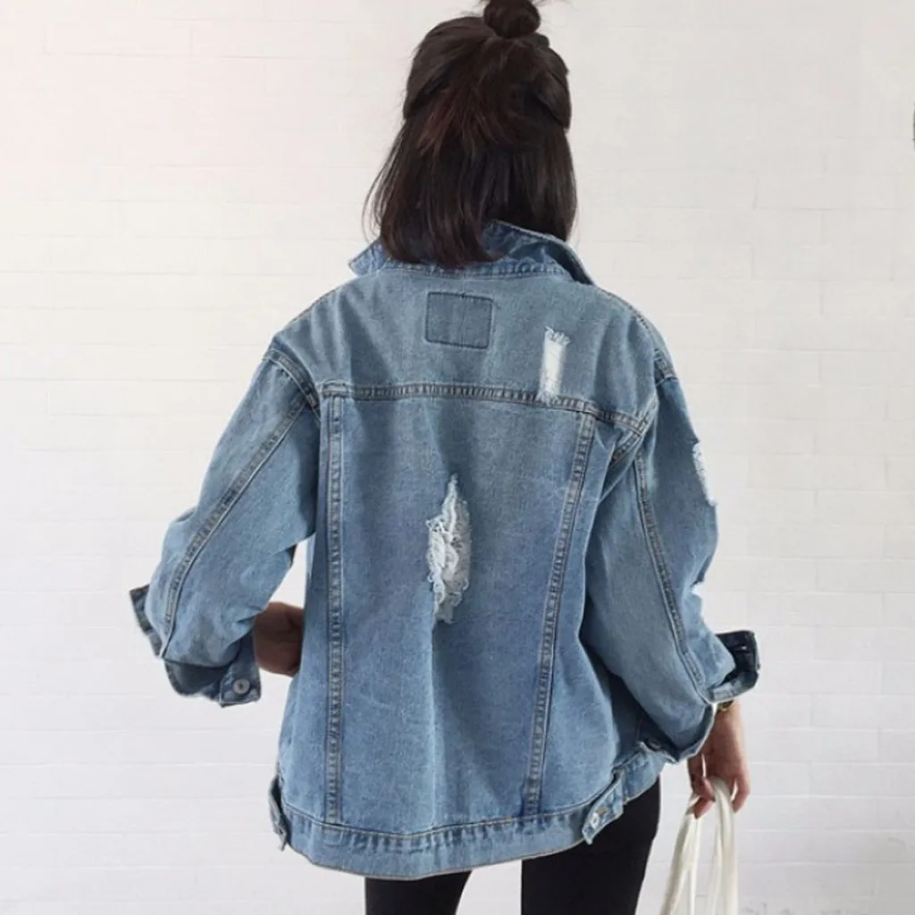 Женская джинсовая куртка в стиле ретро с рваными дырками |