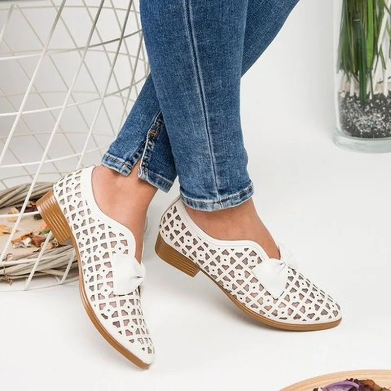 

Summer Women Sandals Hot Sale Pointed Hole Shoes Bow Low Heel Shoes 2021