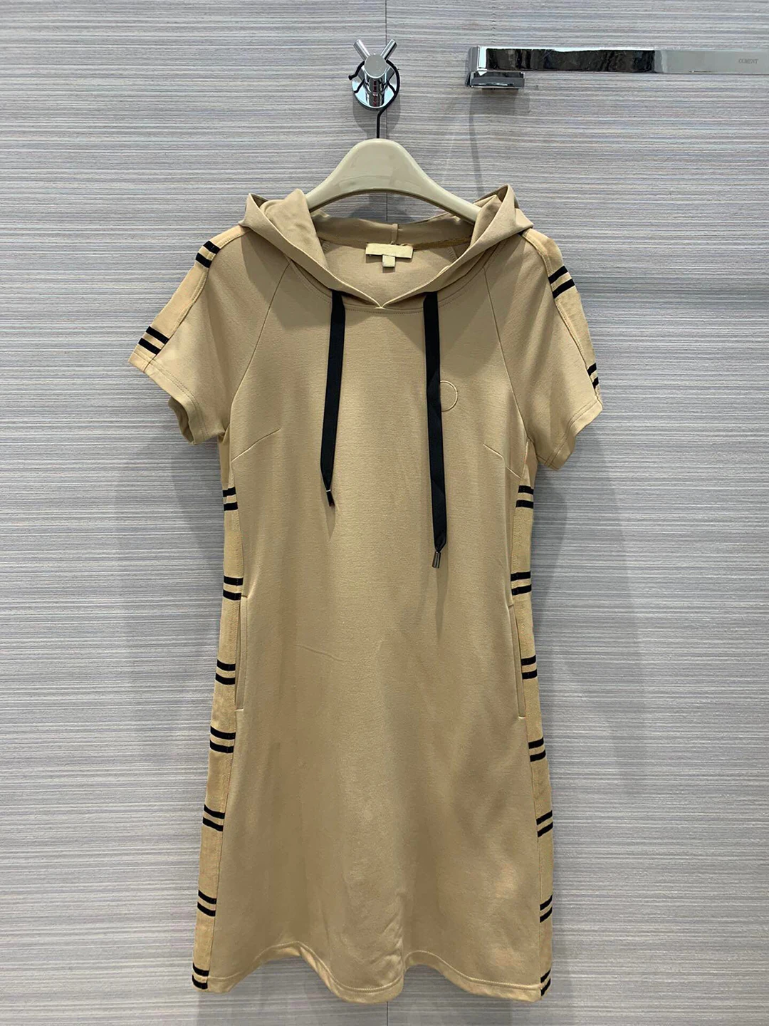

high-end casual sport cotton summer dress 2020 new hooded short sleeve side stripe runway designer brand straight street dresses