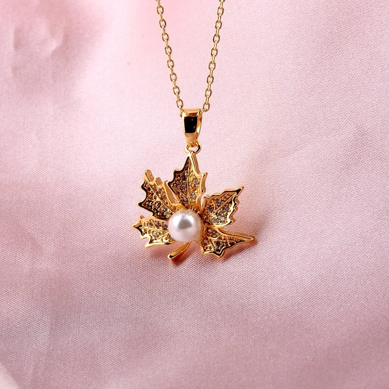 

Trendy Female White Crystal Pendant Necklace Cute Gold Color Chain Necklaces For Women Vintage Pearl Leaf Wedding Necklace