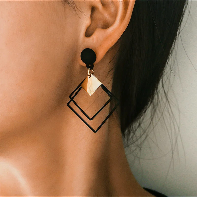 

VCORM New Korean Black Acrylic Drop Earrings For Women Punk Jewelry Vintage Statement Black Metal Crystal Dangle Hanging Earring