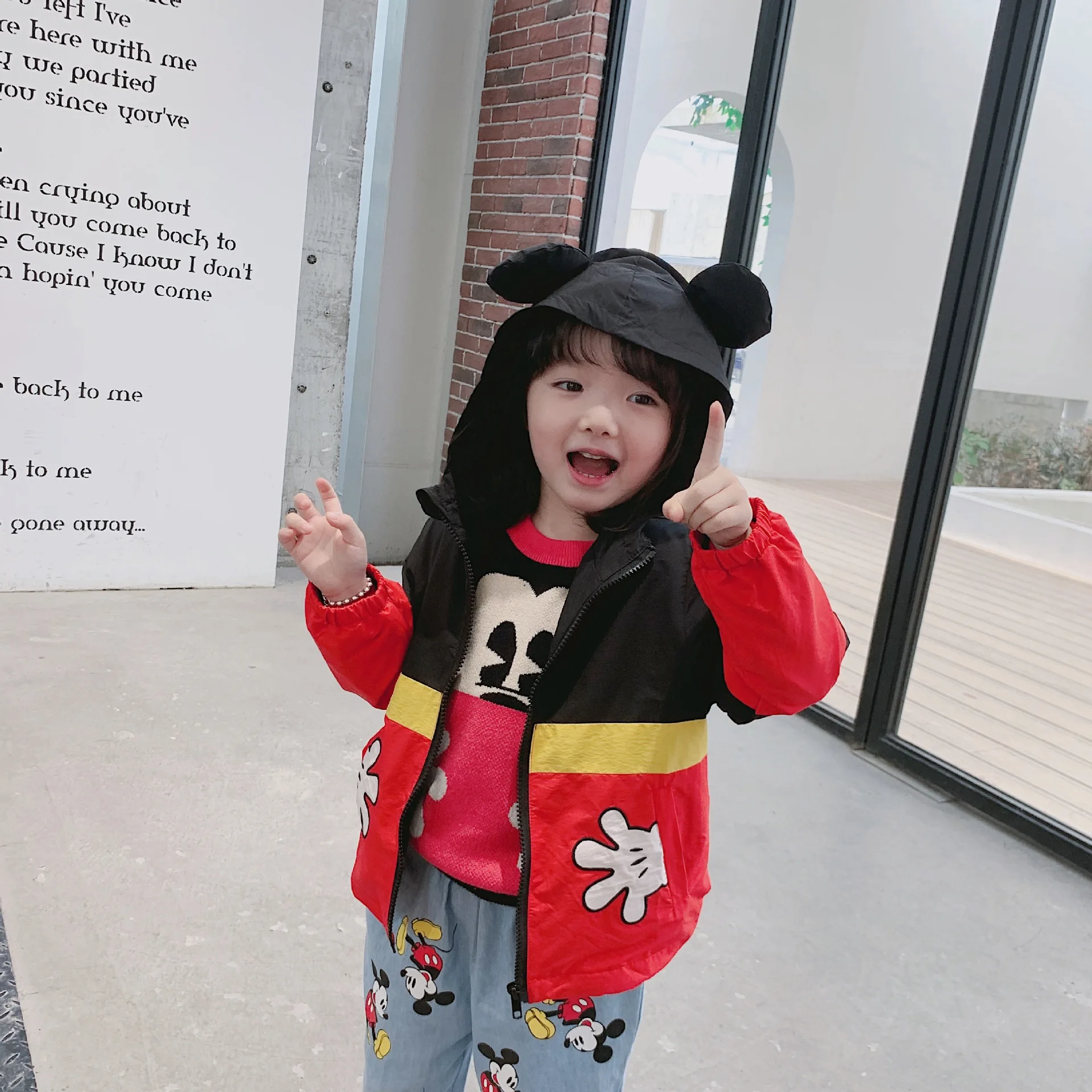 Disney Микки Маус, детская верхняя одежда, Новое Детское пальто с капюшоном куртка с рисунком ветровка для мальчиков, осенняя ветровка, толстовка