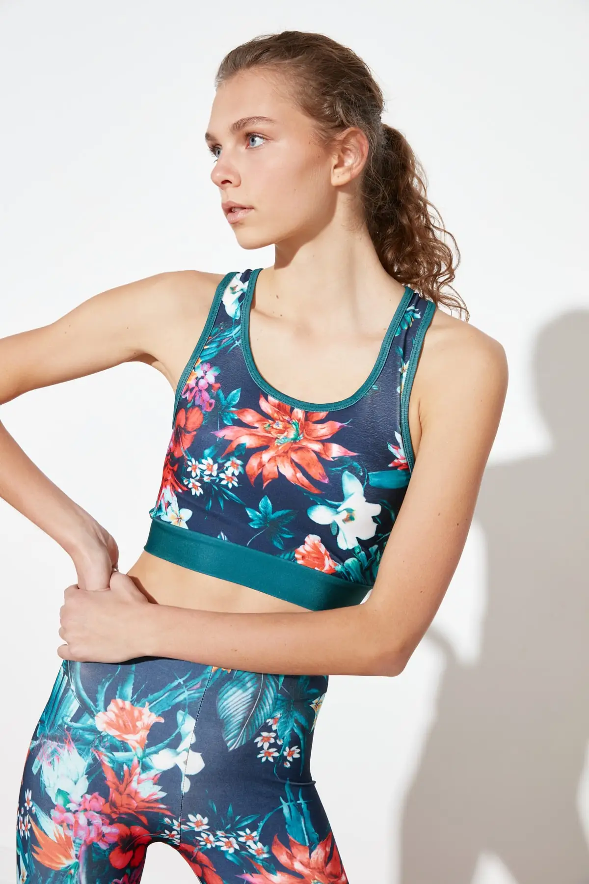 

Спортивные топы с рисунком тренда TWOSS21SS0012