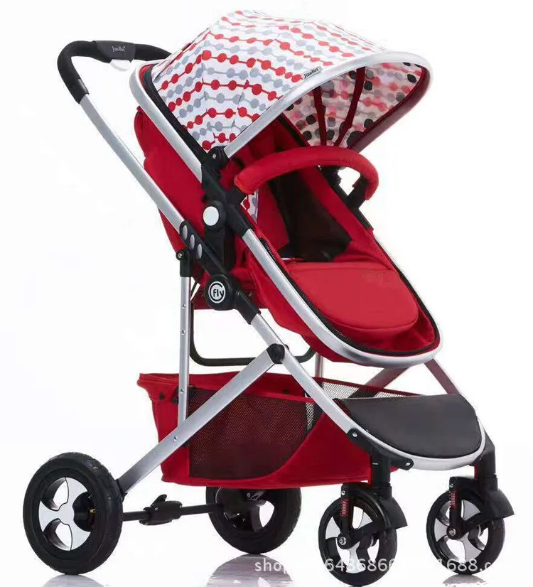 Four-wheeled Portable Baby Folding Cart Sits on The Baby, and The Newborn Child Pushes The Umbrella Cart In Both Directions