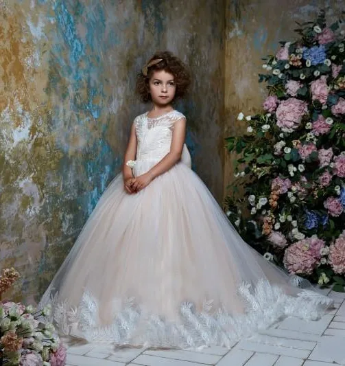 

Ivory Flower Girl Dresses Ruffles Lace Tutu Vintage Little Baby Gowns Children First Communion Dress