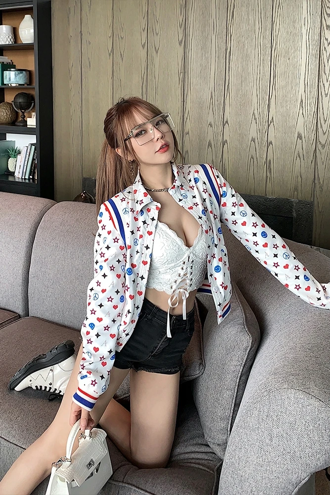 

Trendy Manman 2021 Spring New Heavy-Duty Printed Coat Women's Black and White Two-Sided Short Top Ins Fashion