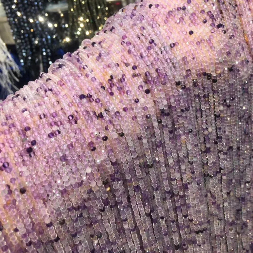 Граненые фиолетовые бусины из натурального камня флюорита небольшие рассеянные