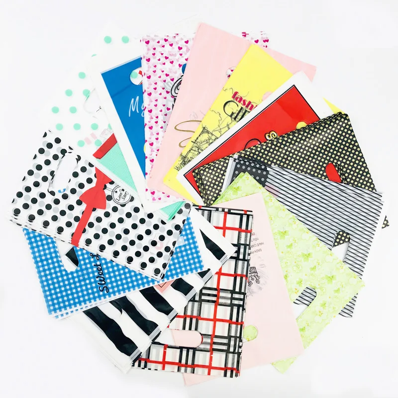 Более дешевый пластиковый пакет для ювелирных изделий с узором и ручкой 15x20 см