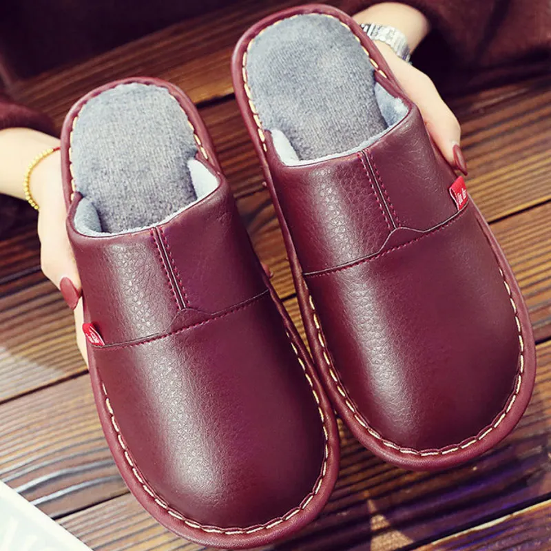 Wine red Кожаные тапочки для женщин размера плюс 35-46 удобные домашние тапочки семейная обувь женские меховые тапочки zapato mujer - Цвет: Wine red