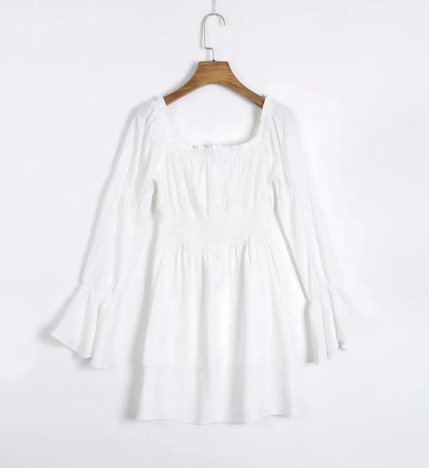 Пикантное белое мини платье с открытыми плечами на шнуровке женские весенние