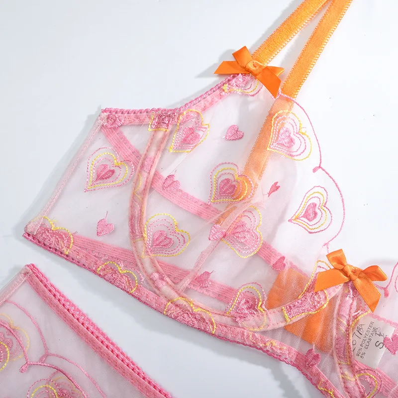 Женское кружевное нижнее белье с вышивкой и розовым сердцем соблазнительное