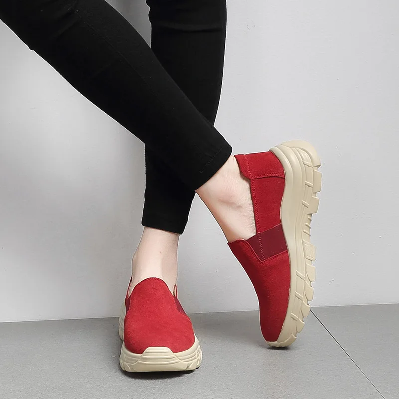 Женские замшевые туфли на плоской подошве однотонные повседневные платформе со