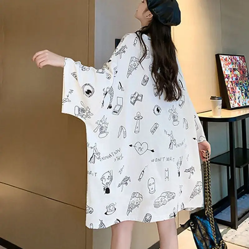 Женская футболка с коротким рукавом круглым вырезом и мультяшным принтом летняя