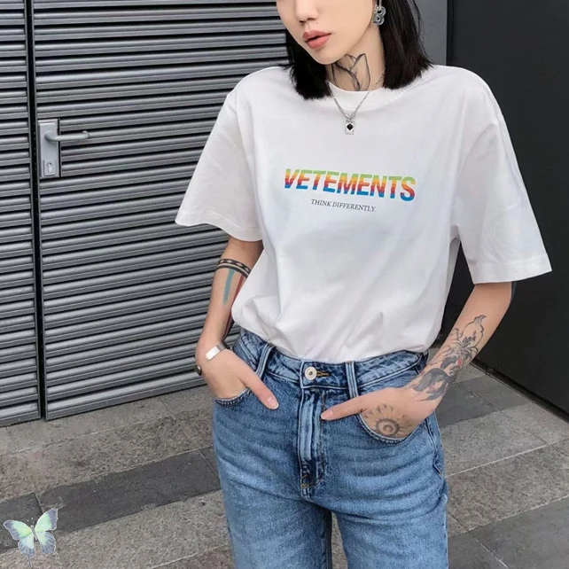

Inside Tag Vetements T-shirt Rainbow Letters Men Women Vetements T Shirt