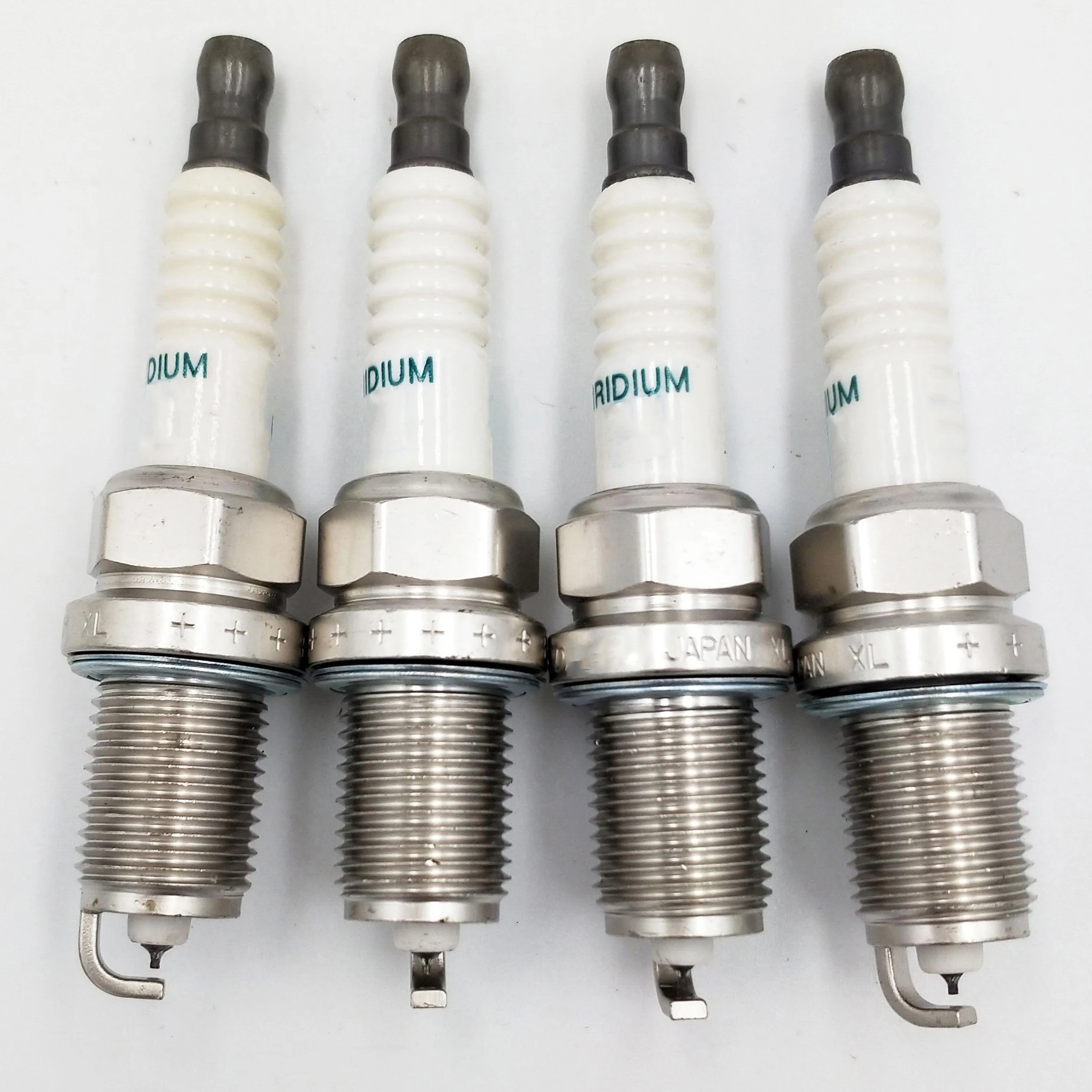 4 шт./лот 90919 01240 иридиевая Свеча зажигания подходит для Toyota Yaris Prius Corolla SK16R11 9091901240