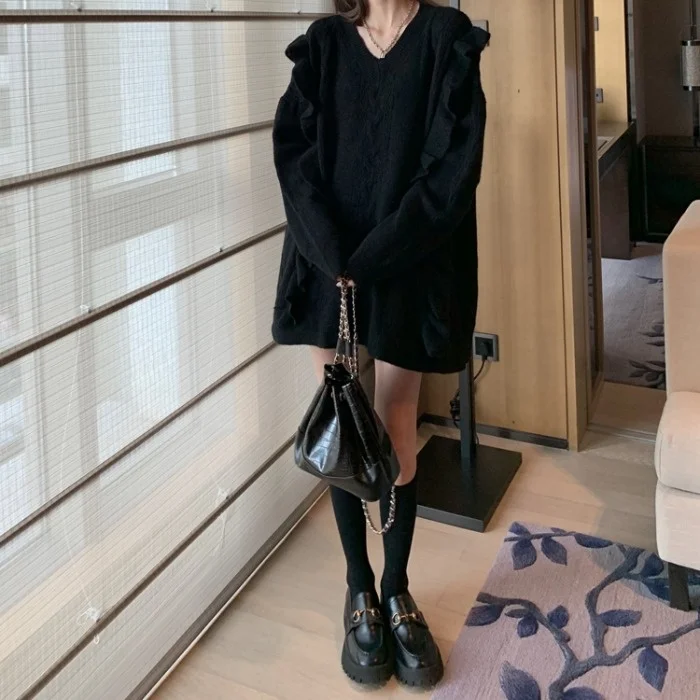 

Женский плотный свитер с V-образным вырезом и кружевом, средней длины