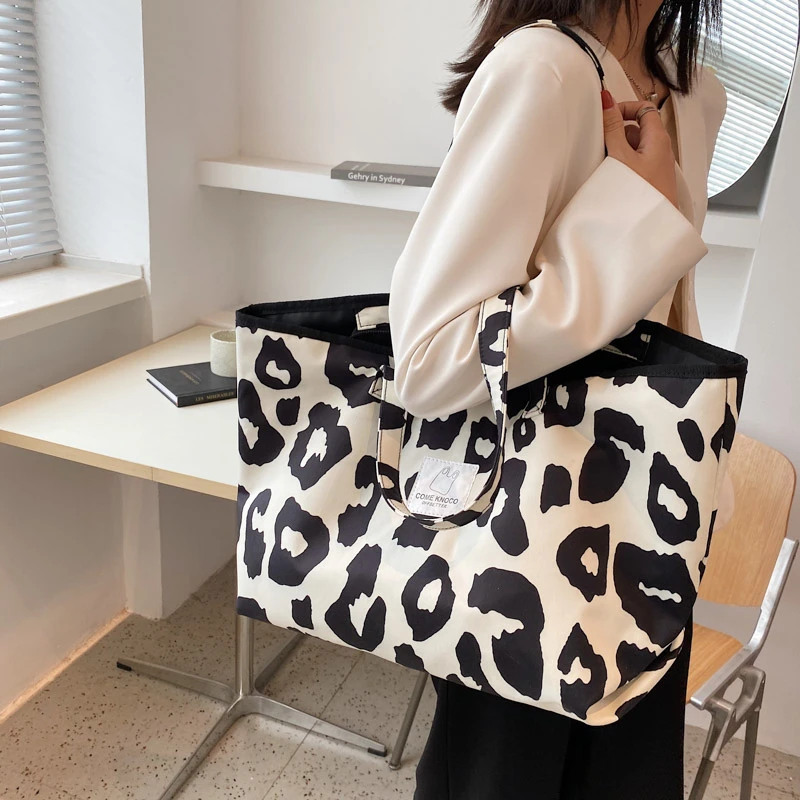 Сумка тоут женская холщовая с леопардовым принтом Модный саквояж на плечо