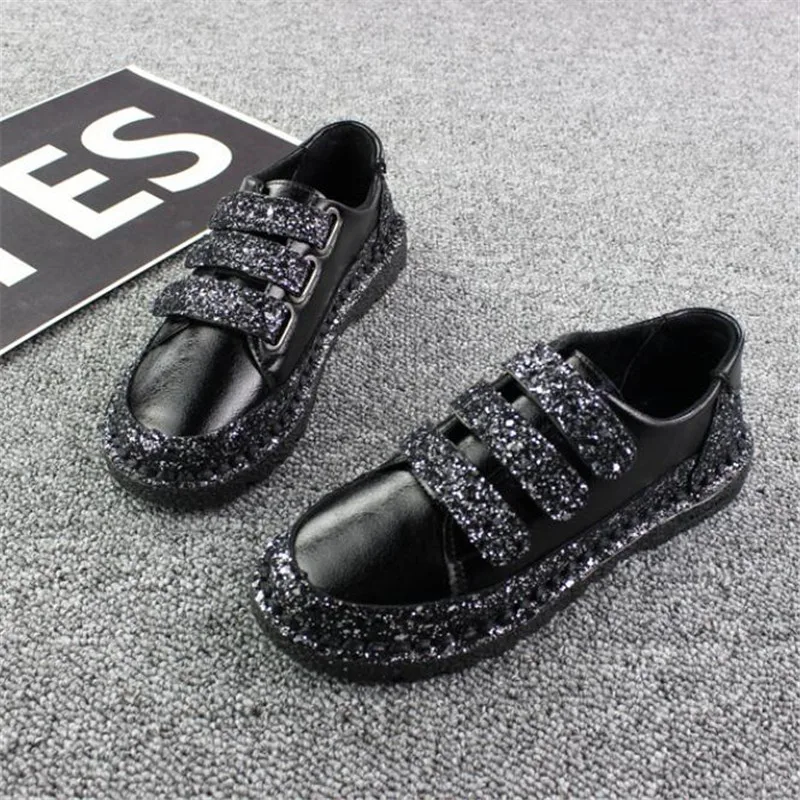 Модные женские кроссовки на плоской подошве красные черные серебристые туфли