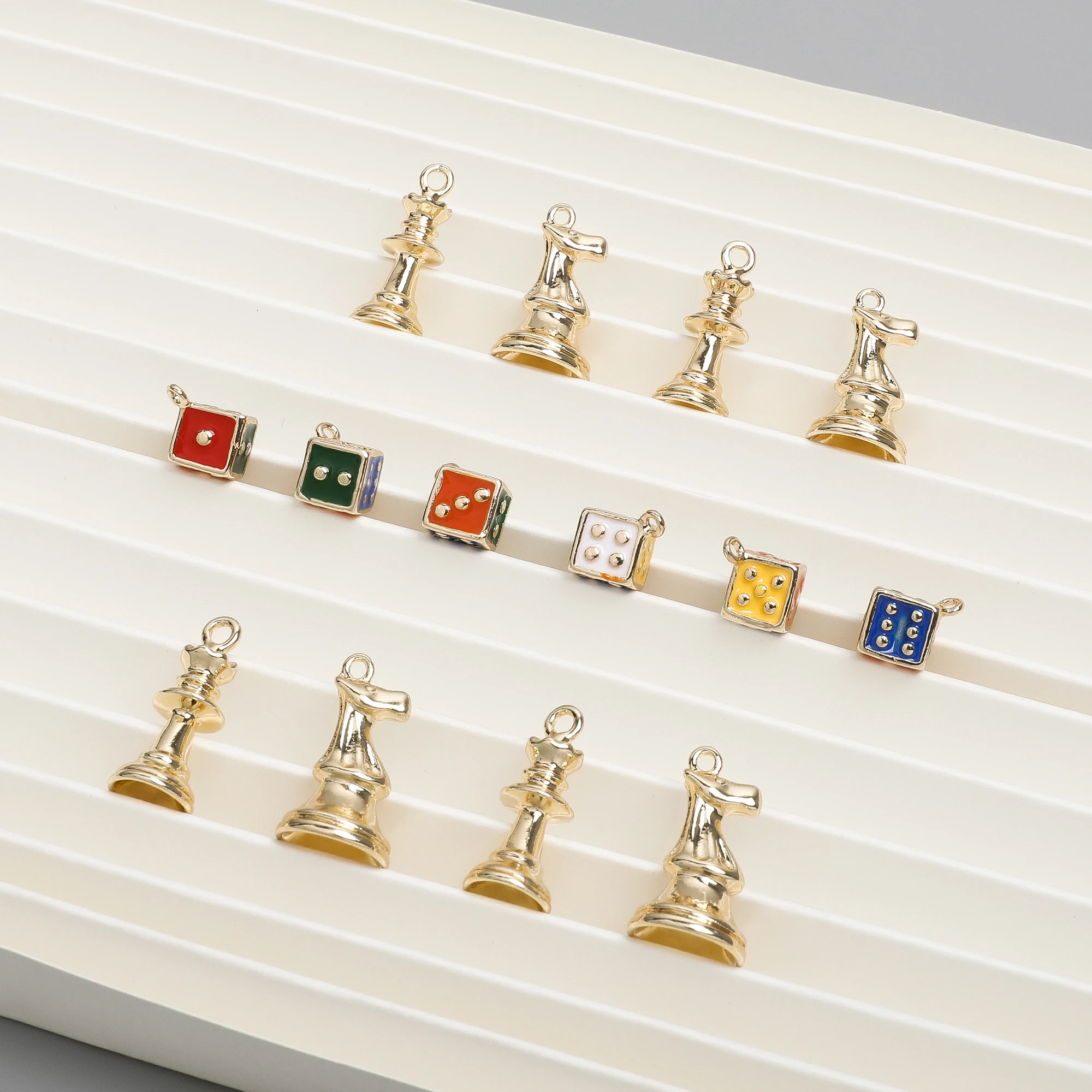 

6 шт. Винтажные шахматные головки лошадиной головы, королевские цветные кости, орнамент ручной работы, серьги, аксессуары, материал