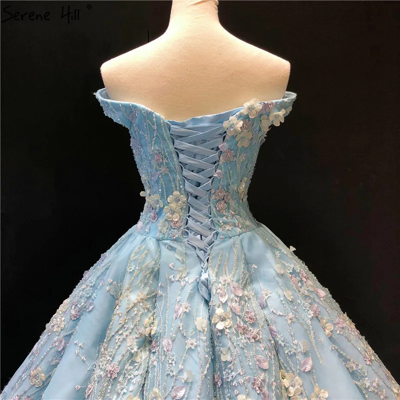 Женское свадебное платье с открытыми плечами голубое цветами без рукавов