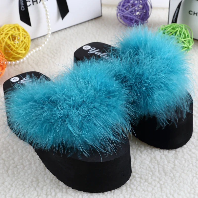 Женские меховые шлепанцы сандалии на танкетке страусиные перья летние пляжные
