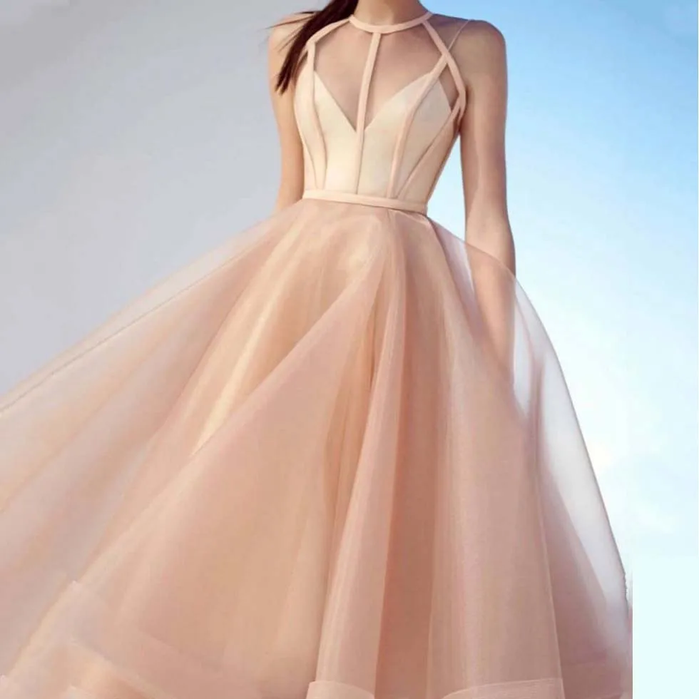 

Женское элегантное бальное платье цвета шампанского из фатина