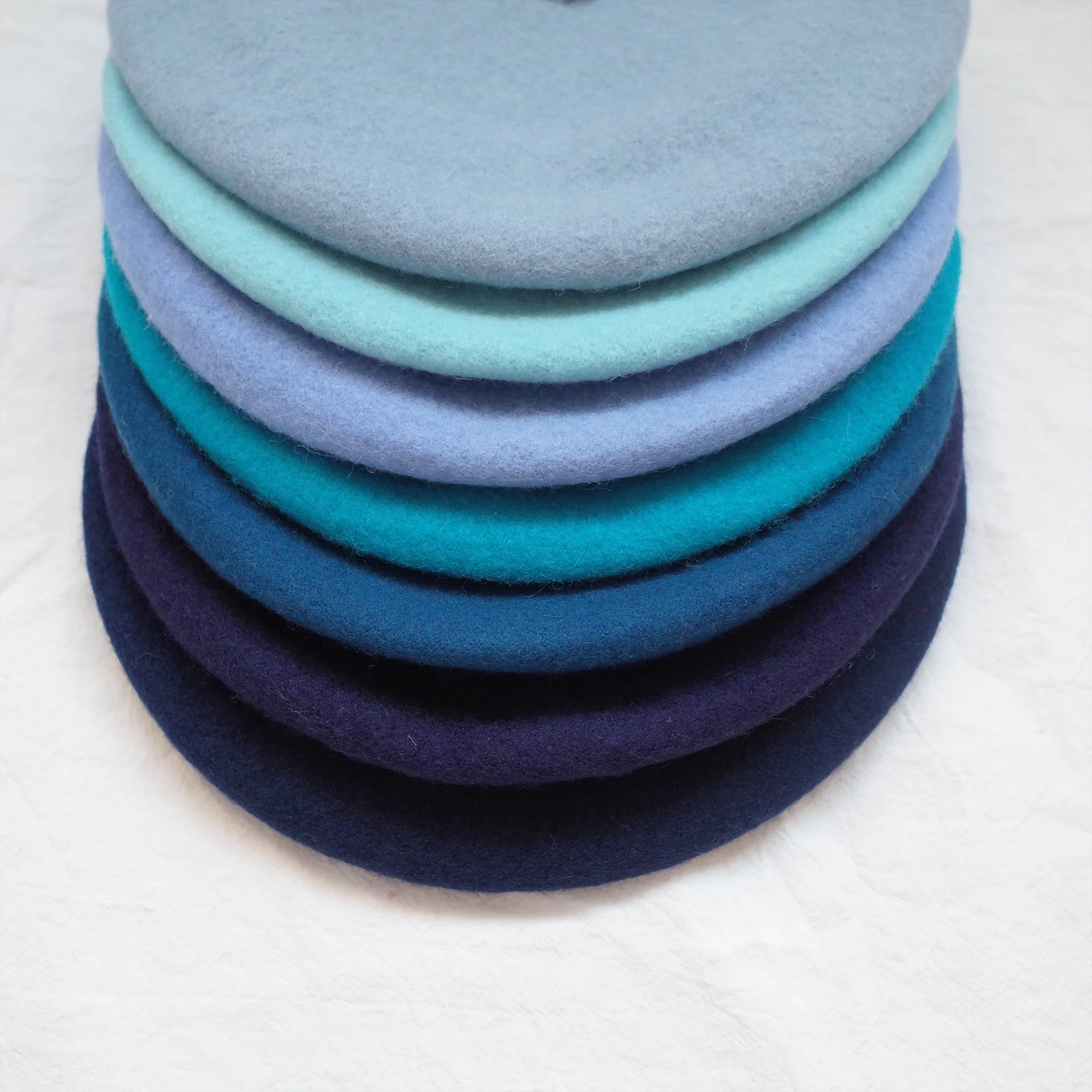 Женские зимние теплые шерстяные береты более красочные головные уборы