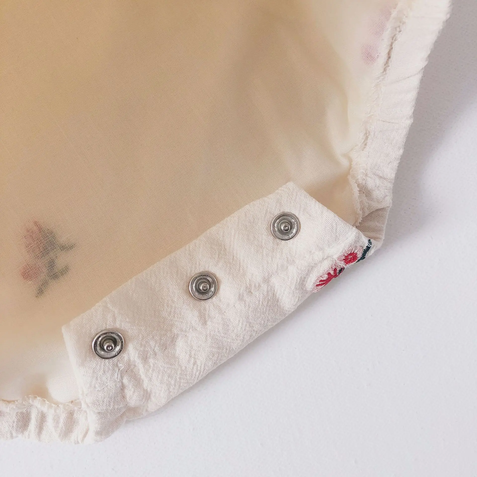 

In the spring of , the new Triangle Climbing Service girl baby flower embroidery clothing