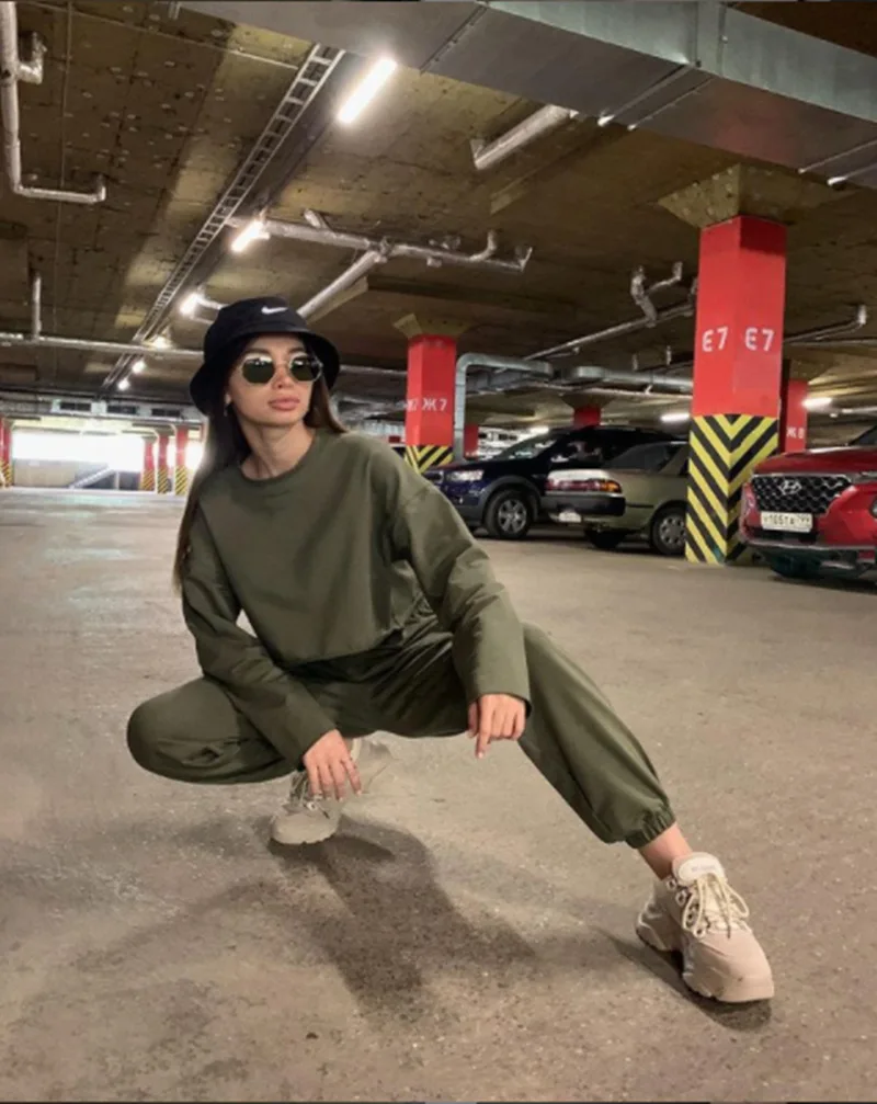 

Fashion Women's Suit Fleece Knitted Casual Round Neck Pullover Solid Color Short Trousers Sports Two-piece Suit WOMEN Donsignet