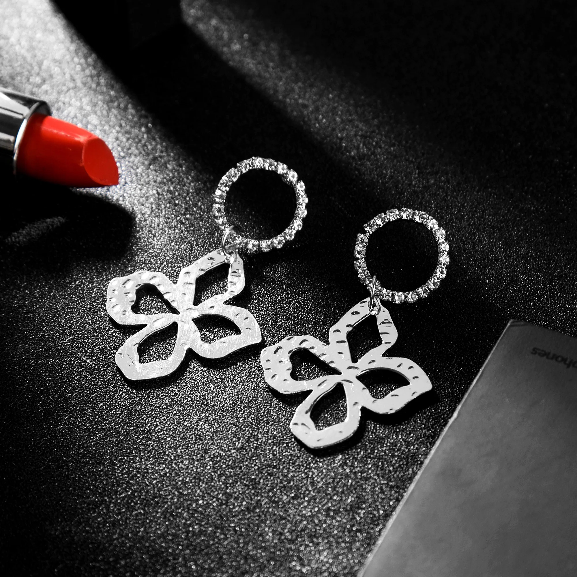 HanCheng модные четырехлистные подвеска Клевер Висячие длинные серьги Стразы для