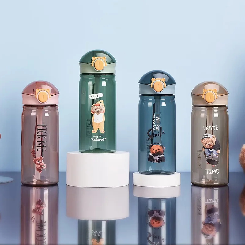 Бутылка для воды мультяшный милый медвежонок пластиковая чаша большой вместимости спортивная уличная крышка на замке с соломкой герметичная безопасная от утечек для студентов.