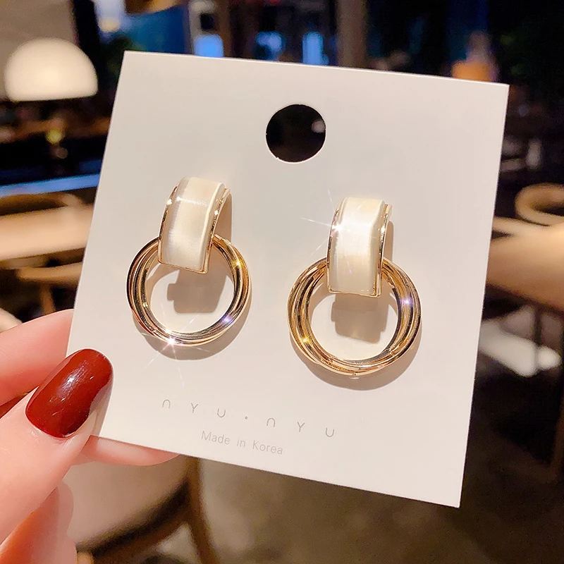 

Retro Harbour Style Metal Circle C-ring Ear Ring Mosquito Coil Plate Ear Clip Cold Wind Feeling Minimalist French No Ear Hole