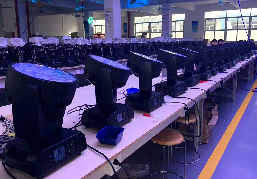 Просветильник ектор с подвижной головкой s 37x15 Вт RGBW 4 в 1 | Лампы и освещение