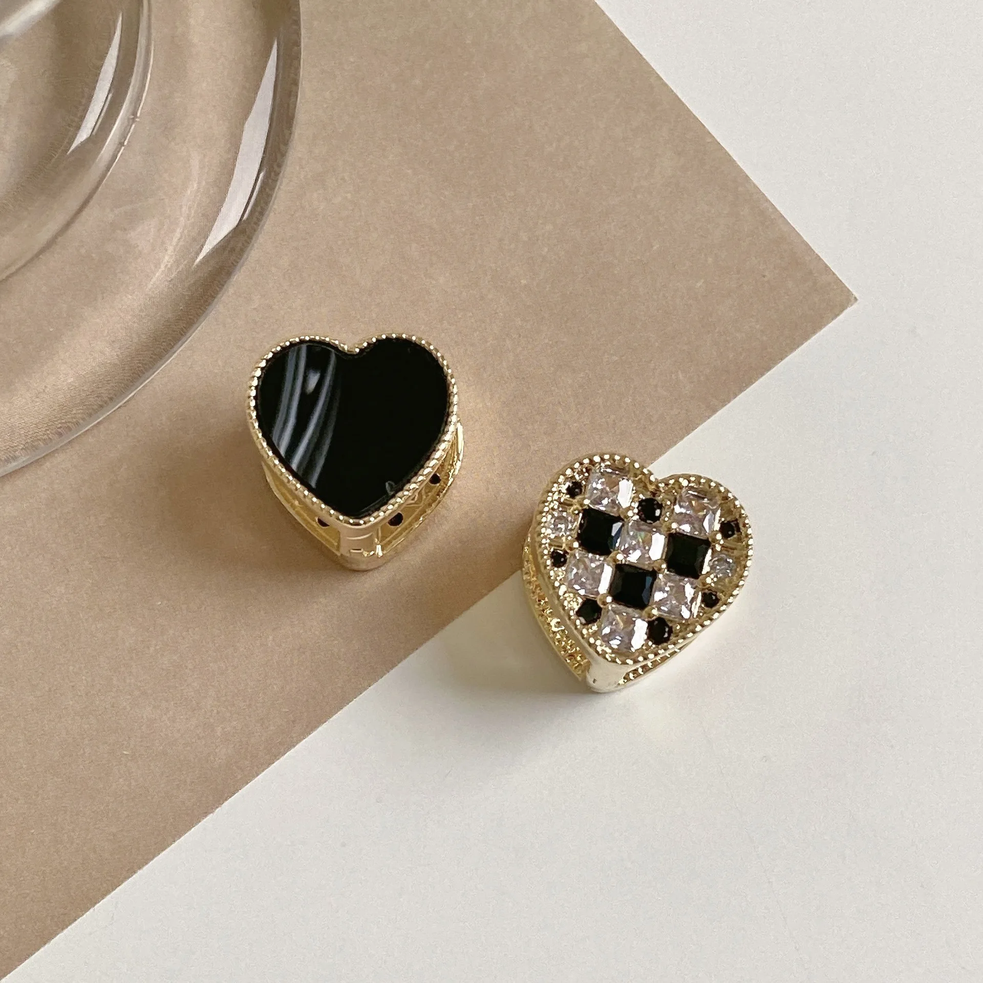 

Korean high-end black and white love niche design earrings with zircon inlaid on both sides earring luxury initial earrings