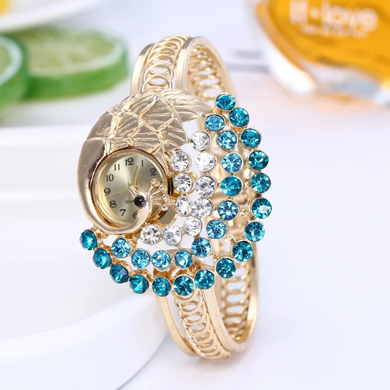 

Fashion trend high quality trend peacock-encrusted diamond bracelet table water drill retro table ladies watch watches women
