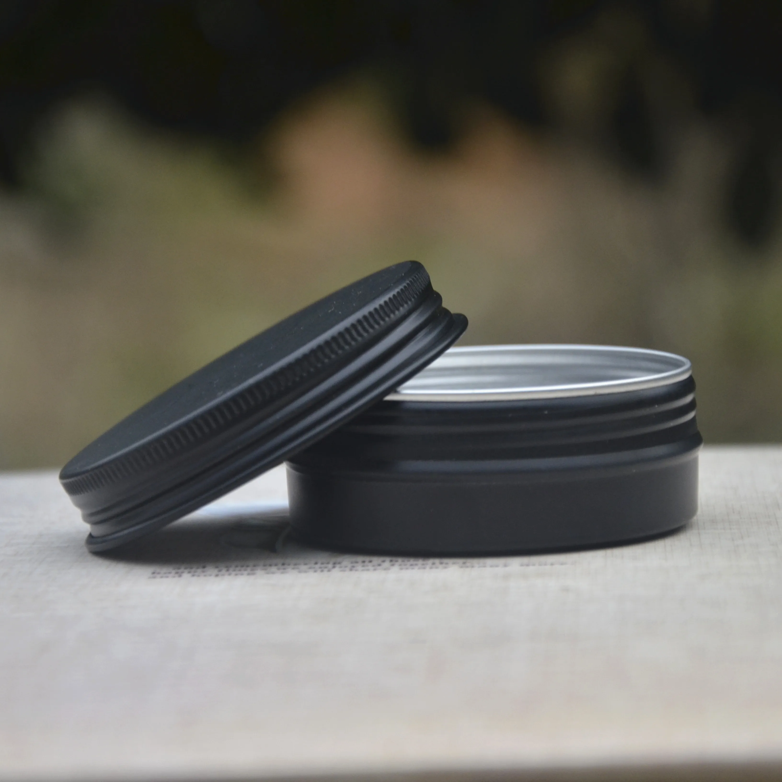 Матовая черная алюминиевая банка объемом 60 г для чая маски крема геля лица