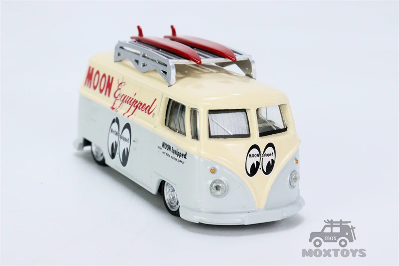 Tarmac Works x Schuco 1:64 VW Tipo II T1 Panel Van Mooneyes con RoofRack y tabla de surf modelo de coche fundido a presi&oacute;n-2