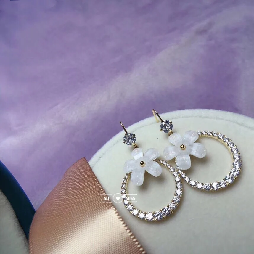 

Free Shipping Korean Style Cute Flower Stud Earrings For Women New Fashion Sweet Earrings Femme Brinco Wholesale Jewelry