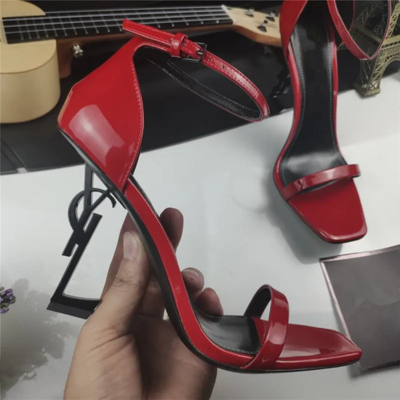 

Женские босоножки из натуральной кожи, с узкими ремешками и ремешком на щиколотке