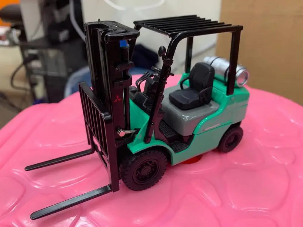 

Diecast Masters 1/25 FG25N Mitsubishi Forklift Truck Diecast Model Toy 80012