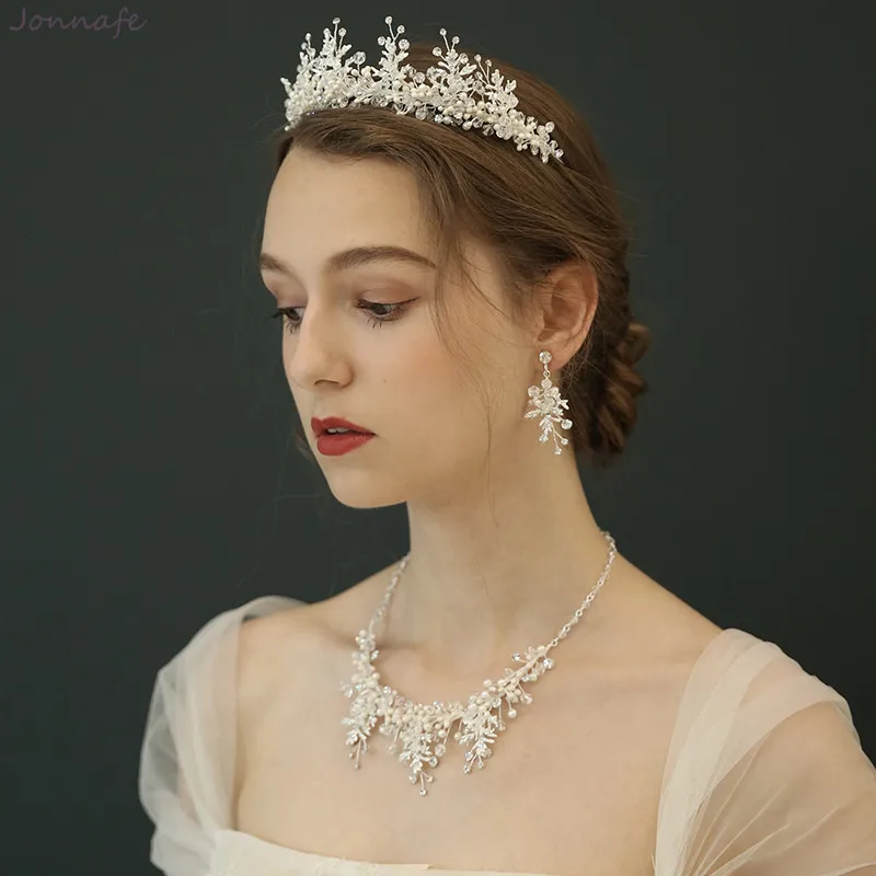 Очаровательный комплект свадебных украшений с жемчугом серебряного цвета