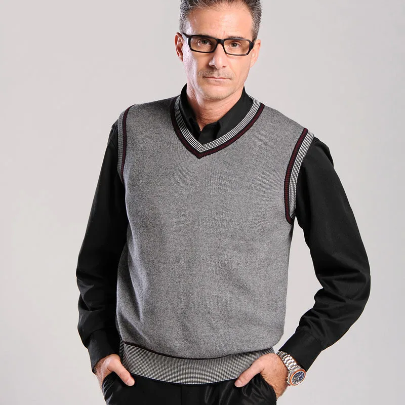 Мужской шерстяной жилет без рукавов с V-образным вырезом приталенный силуэт