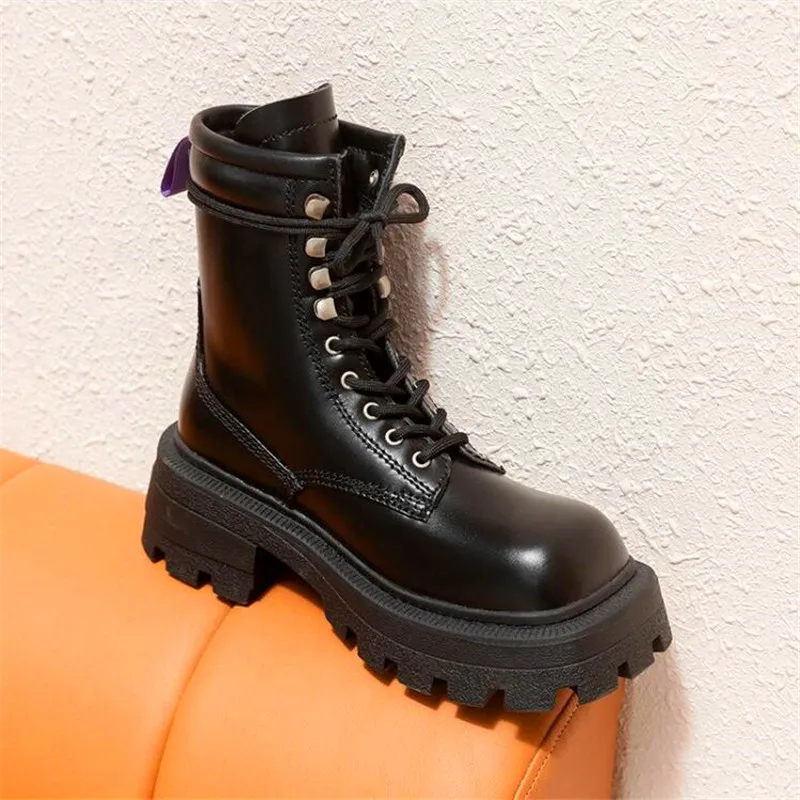 

Generously increased thick-soled women's cross-lacing boots black gray short boots autumn and winter ladies fashion boots