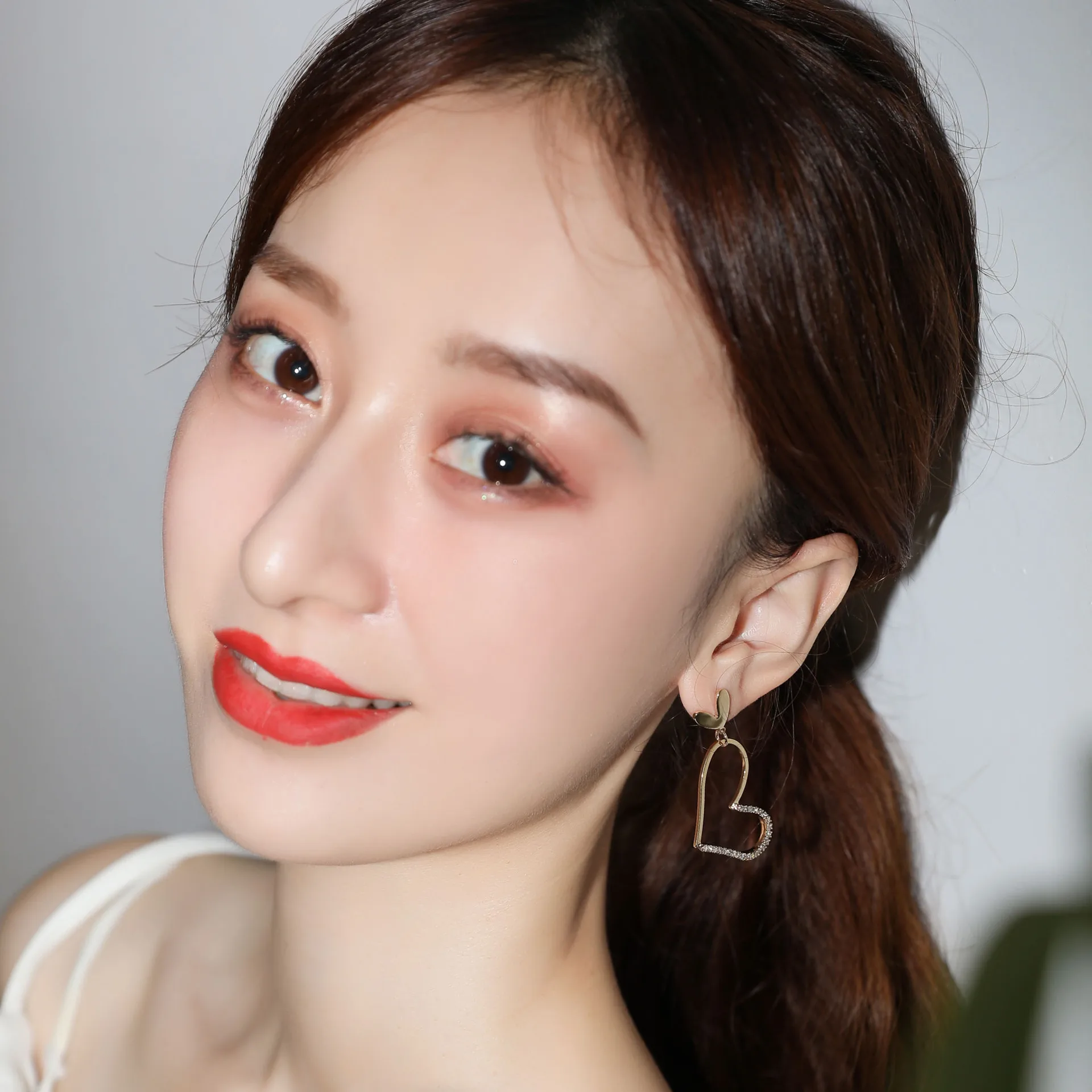 

Gold Color Heart Rhinestone Metal Drop Earrings for Women Fashion Shiny Crystal Dangle Earrings Statement Jewelry Gifts