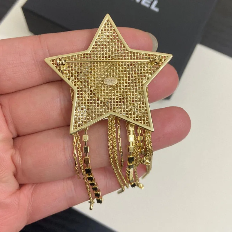 

High quality Brooch Gold Round C-shape women's new fashion lion Pearl Flower Jewelry tassel inlaid with diamond simple style