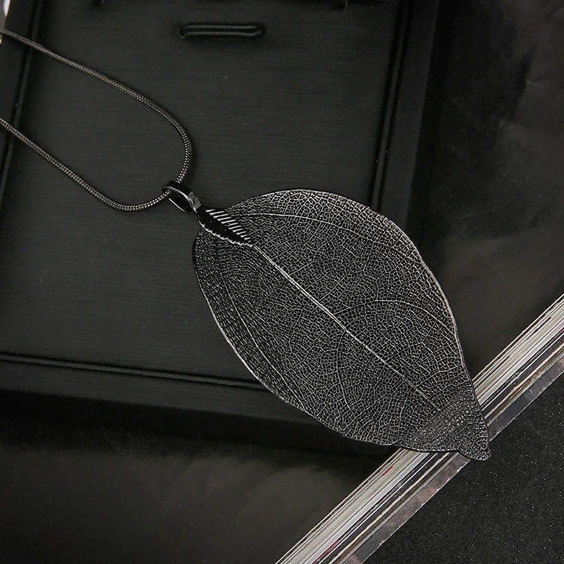

Luxury Rose Gold Plated Leaf Pendant Necklace for women goth Winter Sweater Long Chain Metal halloween Gift Jewelry Accessories