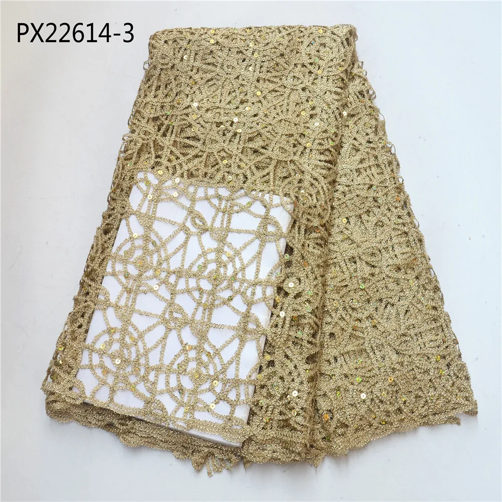 Очень красивое блестящее кружевное платье с пайетками в швейцарском стиле