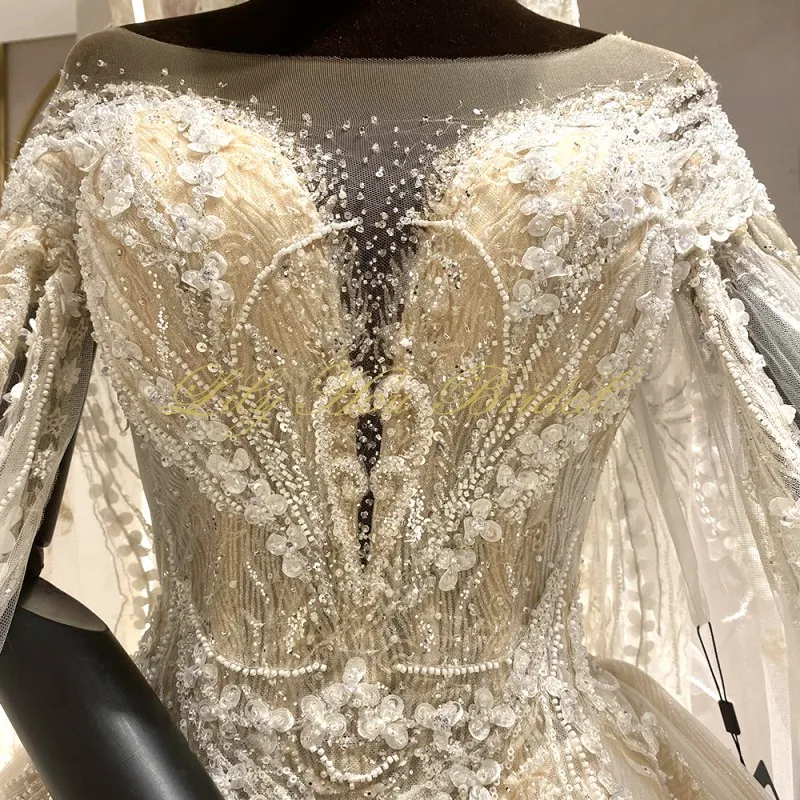 2020 New Luxury Wedding Dresses Sparkly Glitter Tulle Heavy Handwork Beaded Bridal Gown with Cape Design