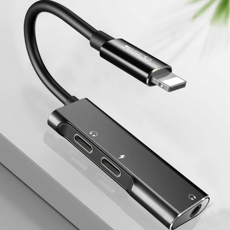 

3 IN 1 Adapter Audio Conversion Suitable For Iphone Audio Cable Mobile Phone Headset listening Music And Charging