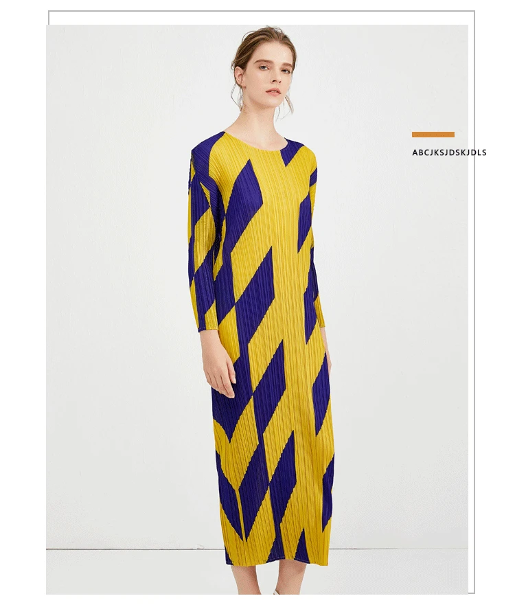 HOT SELLING  Miyake fashion Geometric Print dress WRIST round collar fold dress IN STOCK